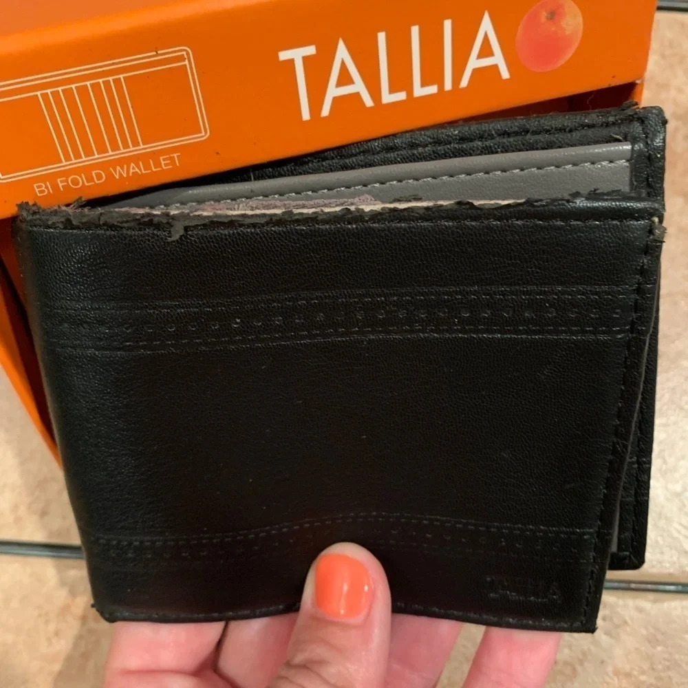 Tallia Men's Bi-Fold Wallet in Black New Flawed